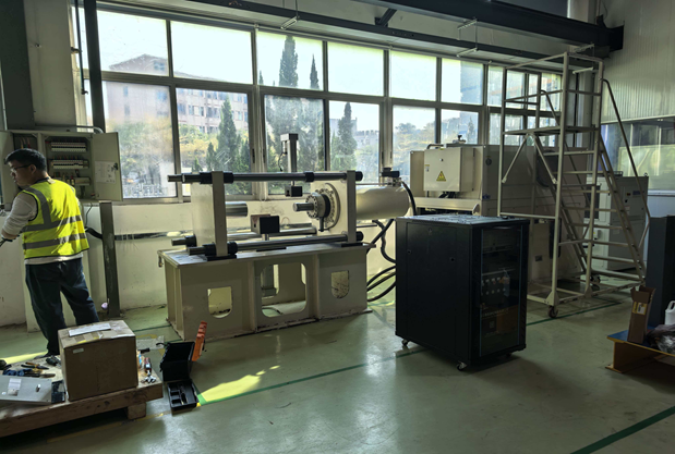 Multi-station molding machine